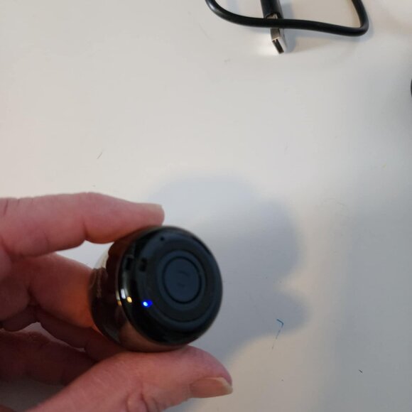 EUC U Wireless Speaker with Carry Clip - Micro Hematite Mirror - Picture 7 of 7